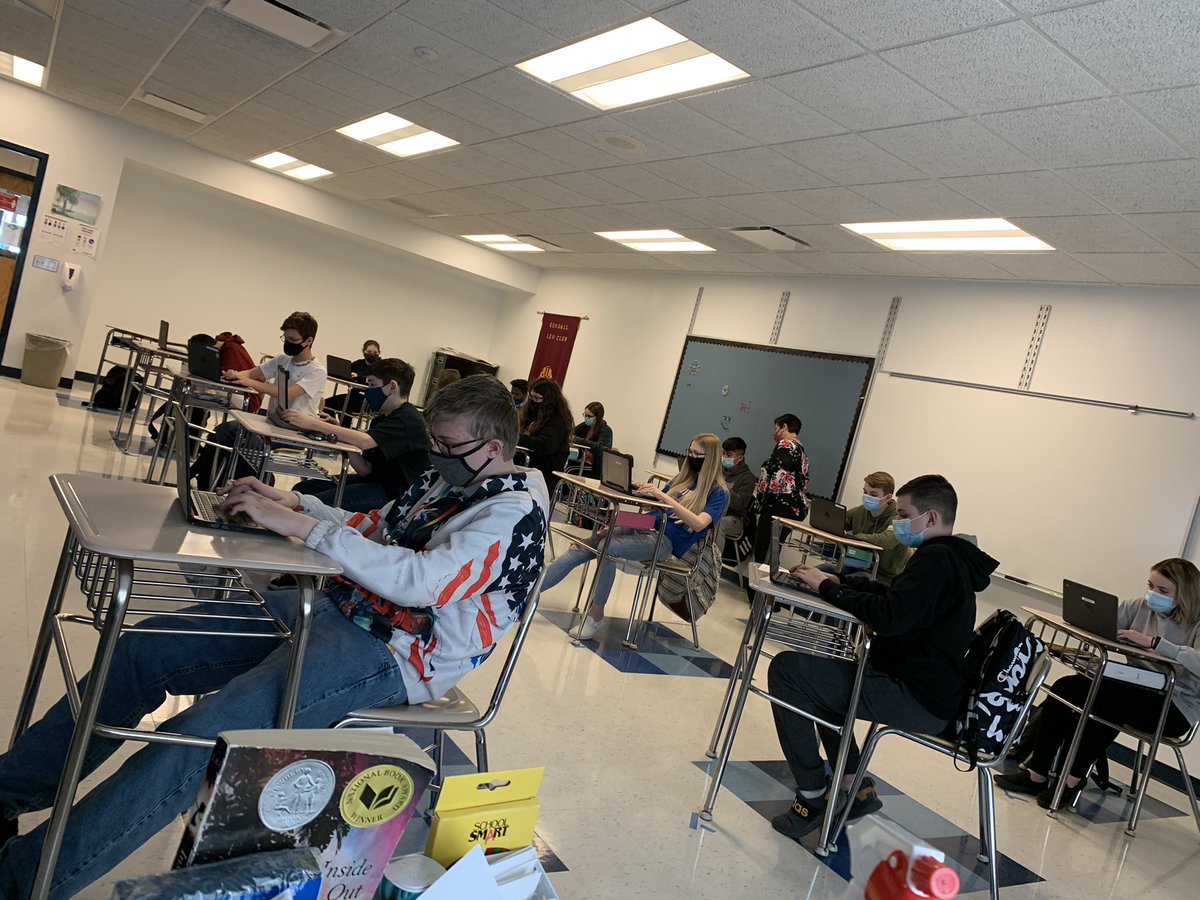 KJSHLibrary's tweet image. Using Noodletools as an MLA citation machine for “Omnivore’s Dilemma” reflections in 8th grade ELA with Mrs. Morrow. @noodletools #mslibrary