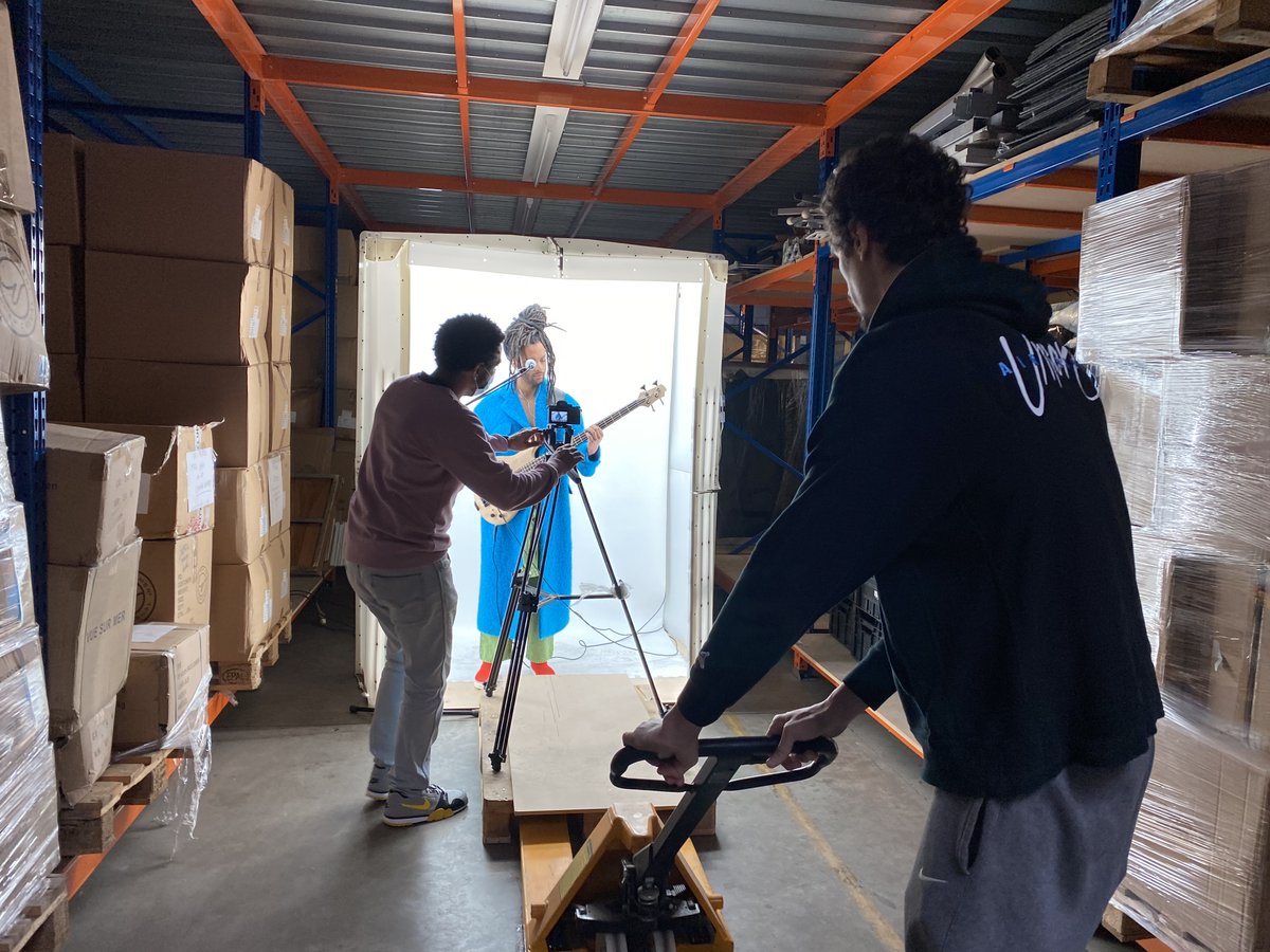 New <a href="/JaymieSilk/">🥁 MISSING TRACKS volume 1 OUT NOW 🥁</a> "Young, Broke and Fabulous" Album is out. Go check the live performance of "Somebody Like You" shot in Brussels in March 2021.
>>>> youtu.be/vnux9HDt5-I <<<<