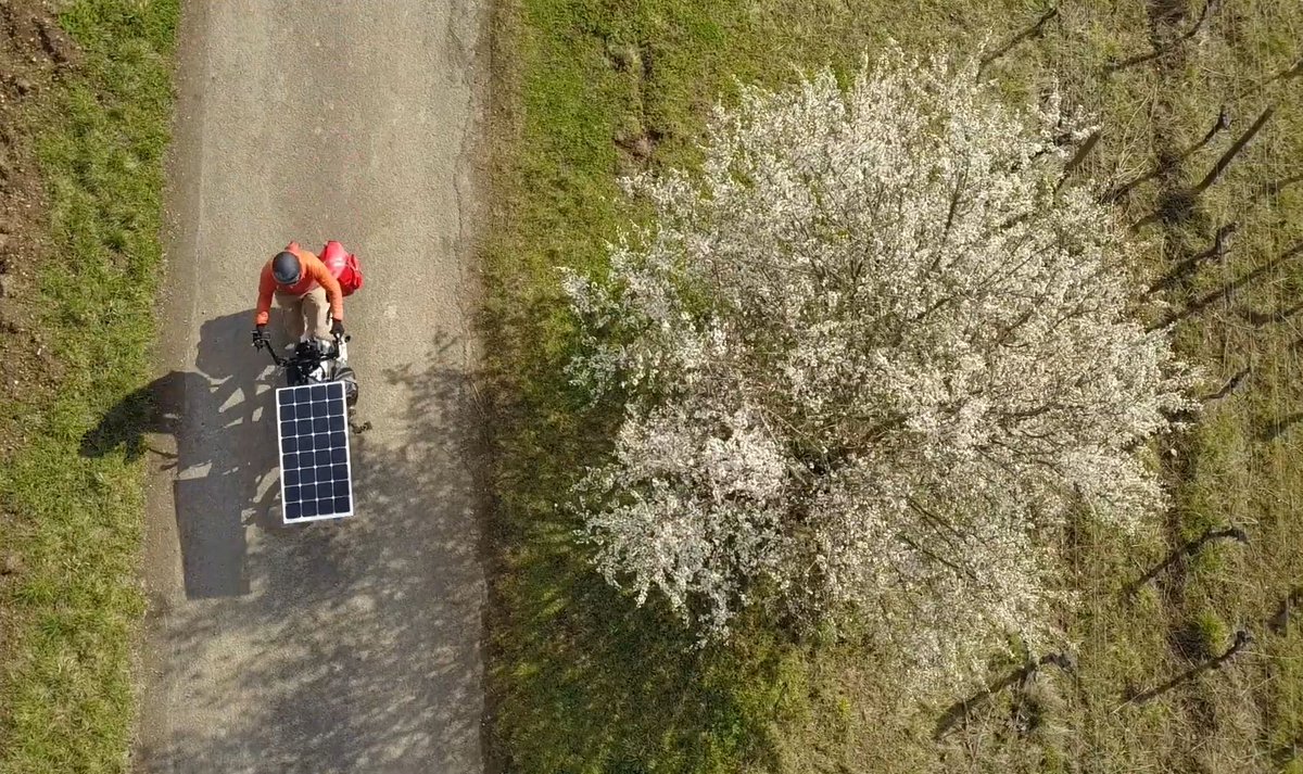 🚴[#VELO] Il enfourche un vélo solaire pendant 1 mois pour un périple de 1000 km sur les routes d'#Alsace à la rencontre de nos producteurs ! En partenariat avec <a href="/ADT_alsace/">ADT_Alsace</a>, l'agence de #tourisme de la #CollectivitéEuropéenneAlsace. Bonne route à Jérôme ! 100kmautour.com