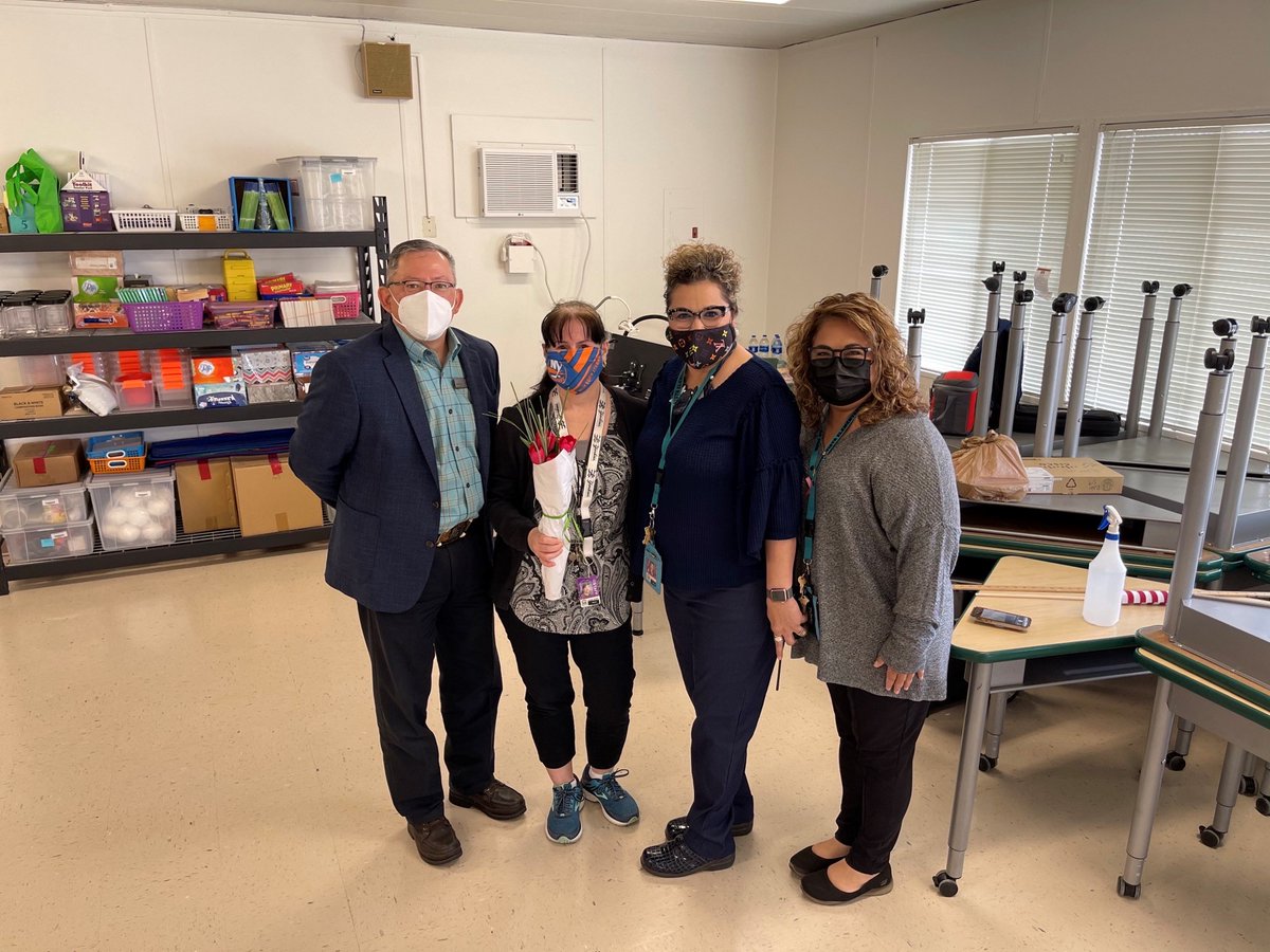 LCPSnet's tweet photo. Congratulations to our LCPS Teacher of the Year Finalists: (in alphabetical order) @LCPSnet #NM #LasCruces #Education 

Robbi Berry, Monte Vista Elementary
Christa Frederickson, Centennial High
Cassie Goff, Centennial High School

Thank you for going above &amp; beyond for students! https://t.co/yqkCZNMbMJ