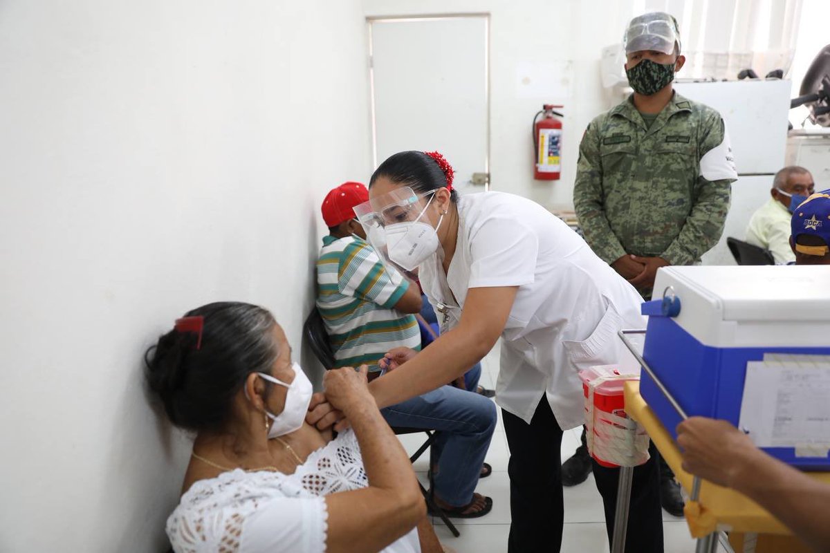 MauVila's tweet photo. Hoy iniciamos la aplicación de la segunda dosis de vacunas contra el Coronavirus para los adultos mayores de #Kanasín. Estamos trabajando en coordinación con el @GobiernoMX y las Fuerzas Armadas para que el proceso sea ordenado y eficiente. https://t.co/T96160Y5Hq