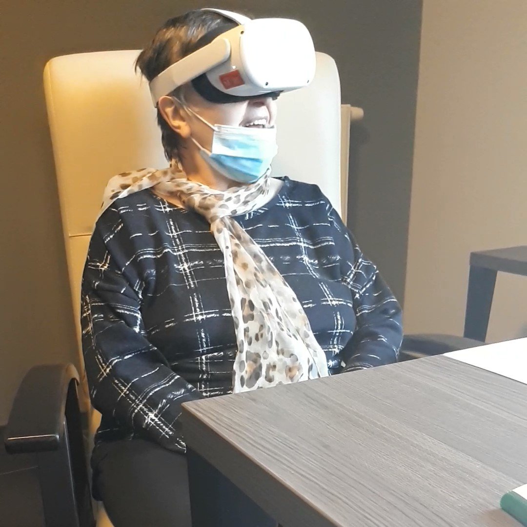 Wat vinden senioren zelf van #virtualreality? Dit willen <a href="/TMResearchBE/">Thomas More Research</a> onderzoekers te weten komen. Ook in Residentie Halmolen konden bewoners ondertussen gepersonaliseerde 360° video's bekijken. #healthandcarechallenges
#creativeandinnovativebusiness
met steun van <a href="/VLAIO_be/">VLAIO</a>