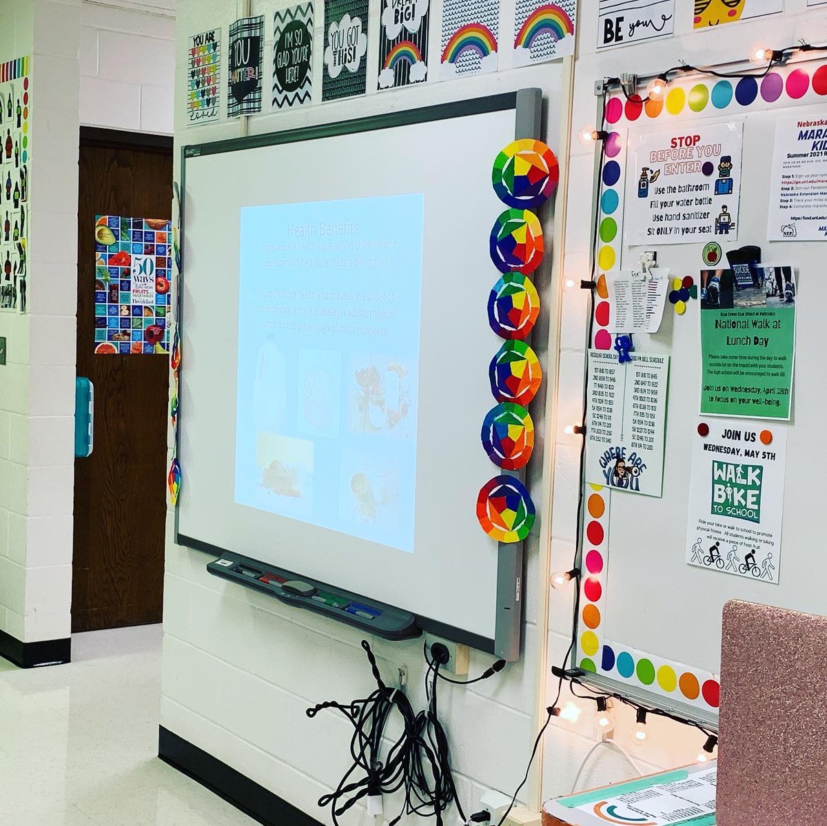 mrsgallesfcs's tweet photo. 8th Grade FCS students reviewed MyPlate and basic nutrition today. Thanks for the fun project @msbolier #sayyestofcs #fcstn #familyconsumersciences https://t.co/pwnozAFXbd