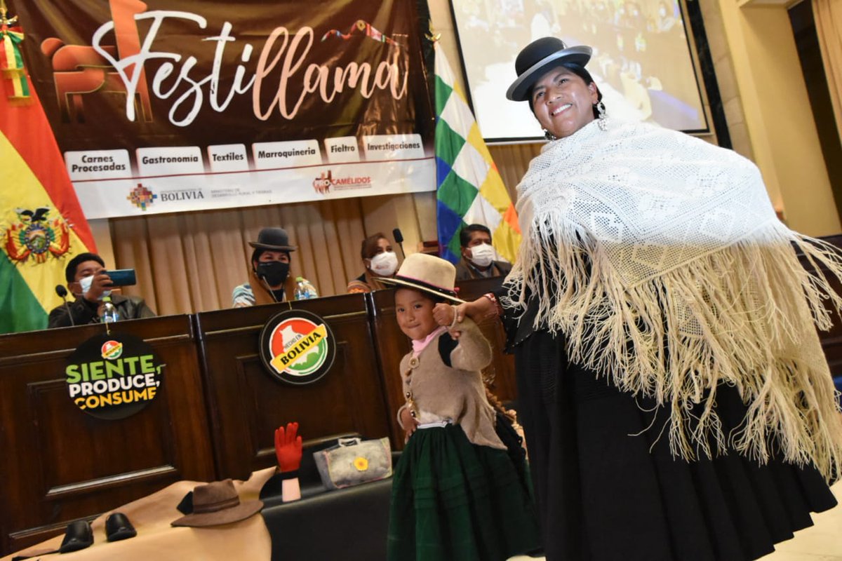 ahora_elpueblo's tweet photo. #EnImagenes
El desfile y exposición de lanzamiento del #Festillama. Actividad organizada por la Cámara de @Diputados_Bol, a través de la Secretaria del Comité de Agricultura y Ganadería, y la Asociación de Productores de Camélidos (APROCA-LP).
📸Jorge Mamani/Bolivia https://t.co/Cp96IYE5Sk