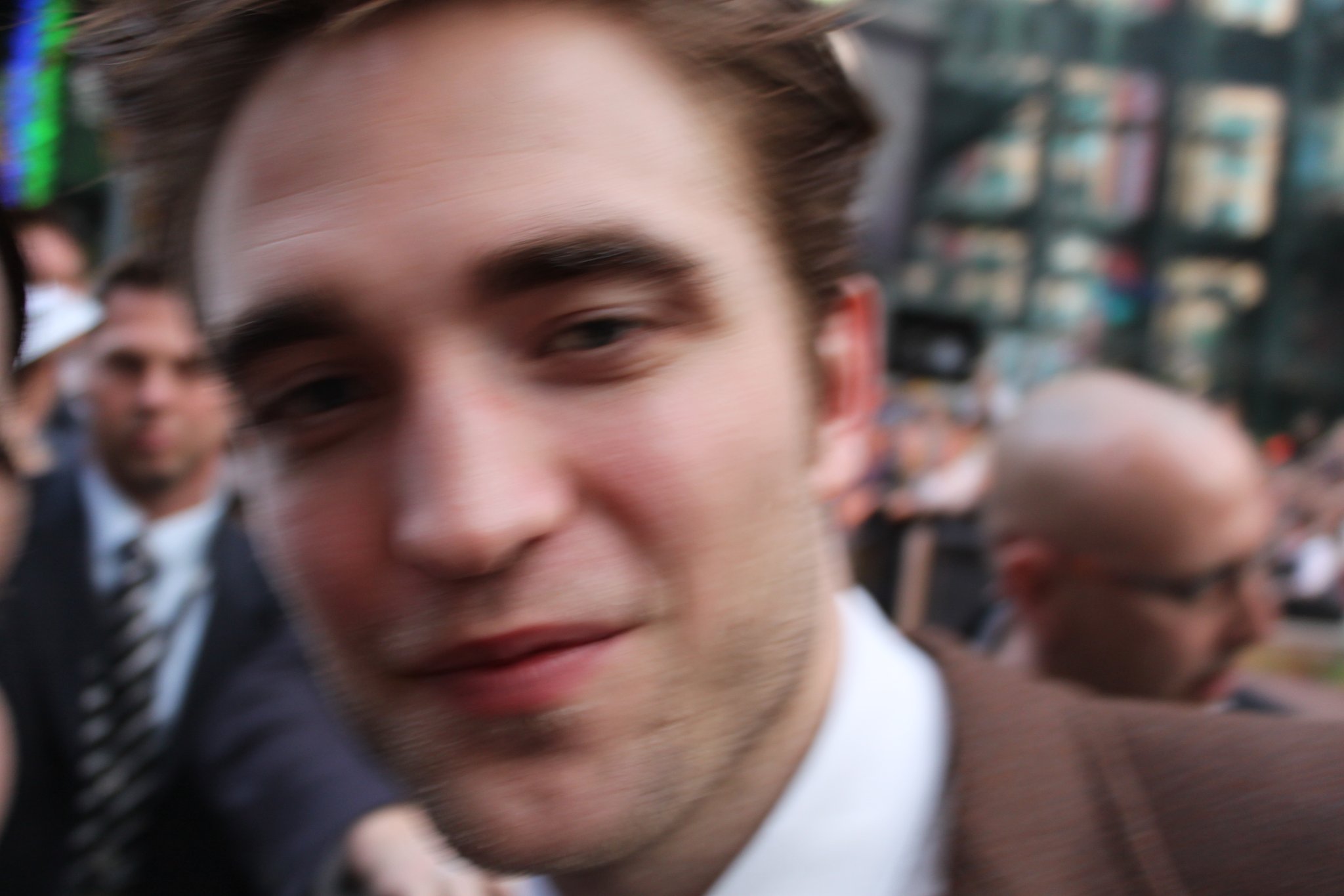 Happy birthday to these awkward fotos I took of Robert Pattinson in Berlin 