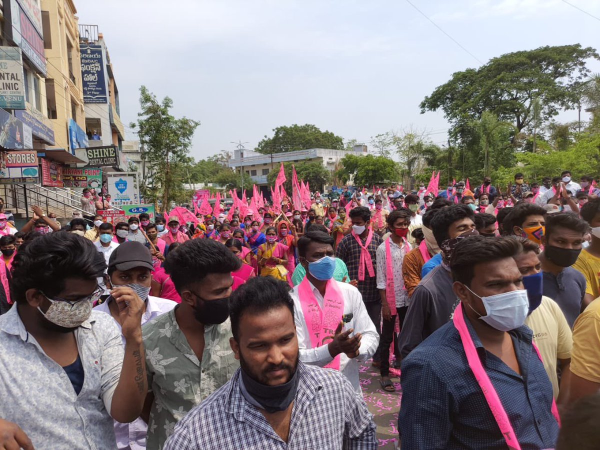 ShivAroor's tweet photo. “Essential Covid19 services” by BJP &amp; TRS in Telangana’s Warangal as part of municipal election campaign 👏🏽👏🏽 https://t.co/MvAOSClatg