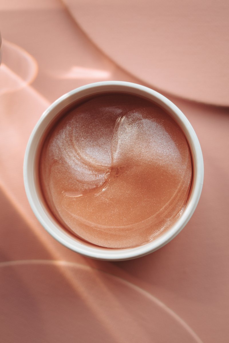 Experience revitalizing, depuffing benefits with our first home spa experience – our Bright Eye Masks, hydrogel under eye patches.​

#TogetherUnique #ZOEVA #vegan #ZOEVAcosmetics