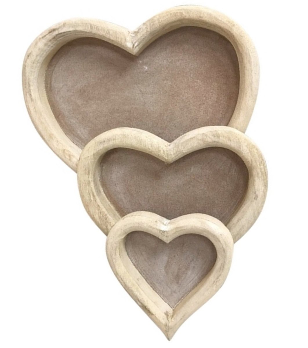 zcu.io/Tdu6  ◄ A Set of 3 Wooden Heart Trays. These trays will be a stylish addition to any home.  Large:35x36x4.5 cm Medium: 26x25x4 cm Small: 17x16x4 cm.  #woodentrays #woodentray  #foodtray #kitchendecor #serveware #uniquehomedecor  #kitchenset