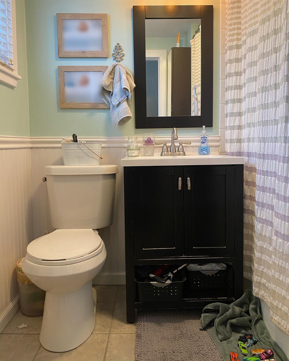 Ditsy Floral by Nesting With Grace can instantly spruce up a small space, especially bathrooms. #beforeandafter #tempaperyourspace

instagram.com/p/CNzsT5Hl8On/