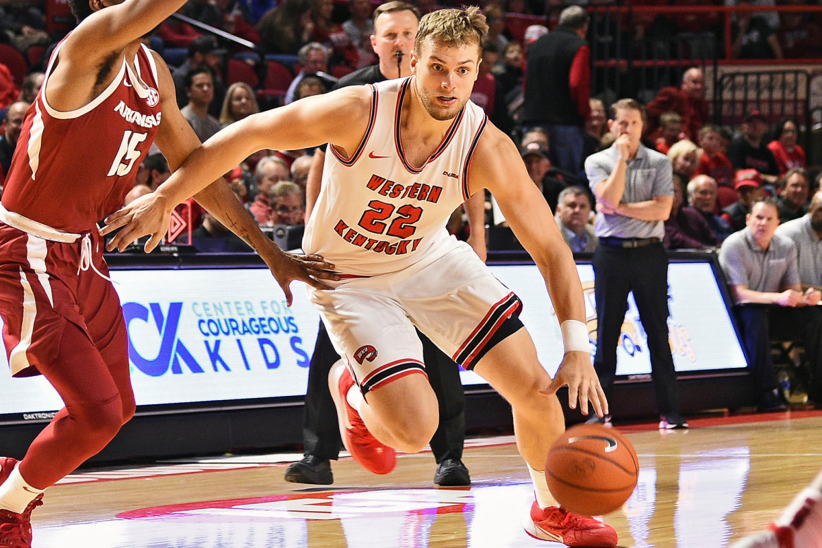 Raiders sign college basketball player Carson Williams as tight end