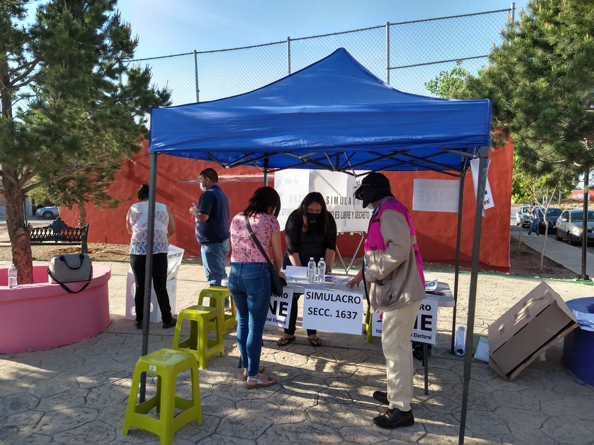 04CDINECoahuila's tweet image. Se continúa con la realización de Simulacros y Prácticas de la Jornada Electoral por parte de las y los SE y CAE del Distrito 04 del @INECoahuila. #Elecciones2021MX #EleccionesMX #TuVotoSaleyVale