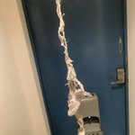 洗濯機で回すだけでもボロボロになりそう!さきいか化したバスタオルが話題!