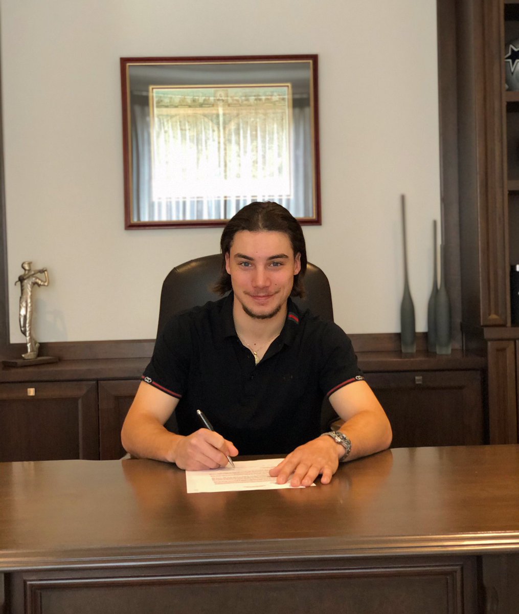 I am very honoured to have signed my first pro contract with <a href="/VaasanSport/">Vaasan Sport</a> Thank you to everyone who has helped me get to this point in my hockey career. Nähdään pian Vaasa 🦅