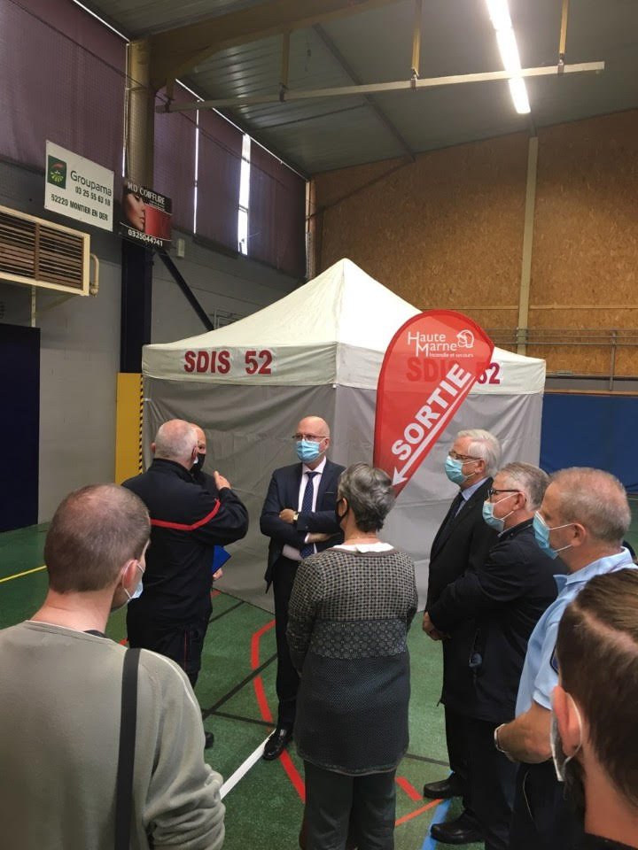 Préfet de la Haute-Marne 🇨🇵🇪🇺 (@prefet52) on Twitter photo #COVID19
H GERIN sous-préfet de <a href="/SaintDizierFR/">Saint-Dizier</a> visite le centre de #vaccination de La Porte du Der, en présence du col JACQUES directeur du <a href="/sdis52/">Sapeurs-Pompiers de la Haute-Marne / SDIS 52</a>, du 1er Adjoint au maire et Anne LEDUC @cd_hautemarne #COVID19
H GERIN sous-préfet de <a href="/SaintDizierFR/">Saint-Dizier</a> visite le centre de #vaccination de La Porte du Der, en présence du col JACQUES directeur du <a href="/sdis52/">Sapeurs-Pompiers de la Haute-Marne / SDIS 52</a>, du 1er Adjoint au maire et Anne LEDUC @cd_hautemarne