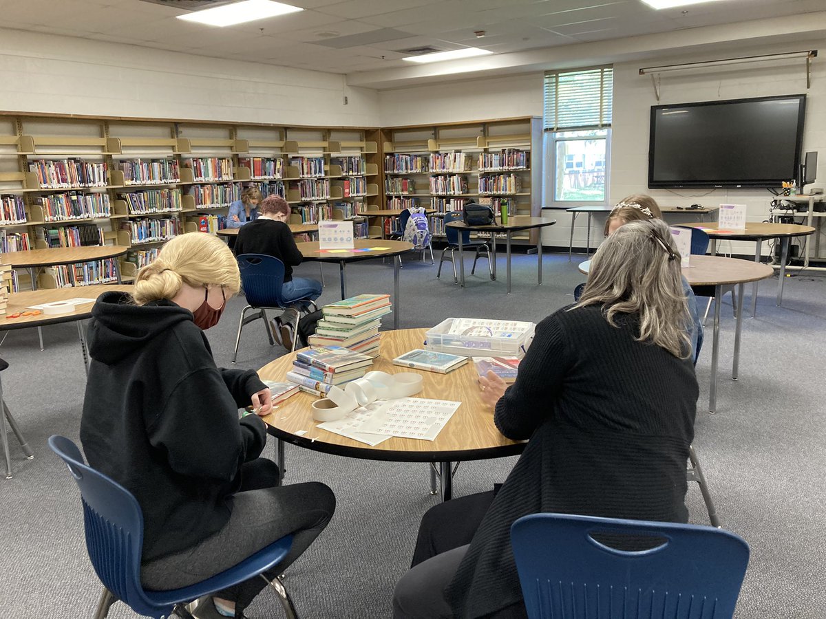We’re having fun during lunch in the media center! Fill in the form on the media center website to join us Thursday, Friday, or next week.  sites.google.com/mcpsmd.net/eas… <a href="/EMSPrincipal17/">Matt Johnson</a> <a href="/MCPSSLMP/">MCPSSLMP</a>