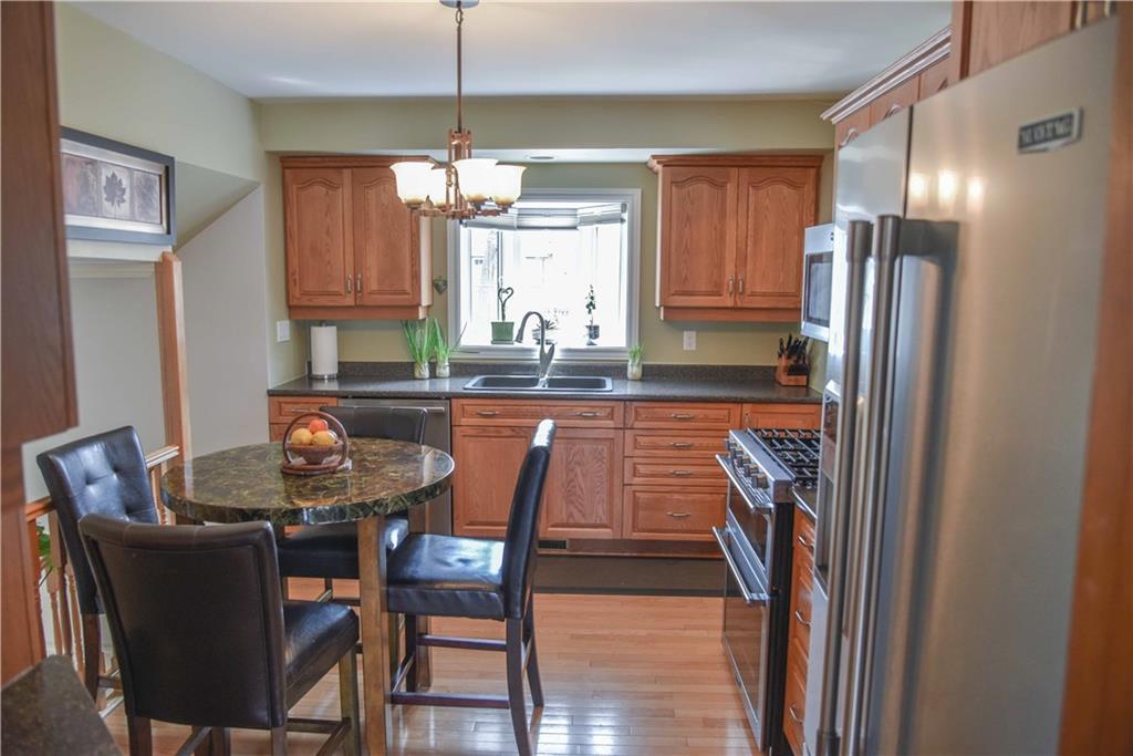 BugMeAnytime's tweet image. 11 Park Dr. is my NEW LISTING 😍 Pristine split level home located across from Emerald Necklace and Petawawa&apos;s spectacular rapids! 🌊Contact me today for a showing! 📲 613-639-8045