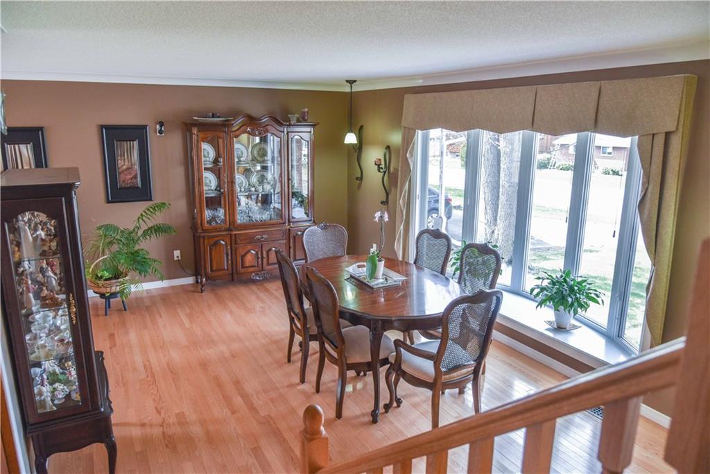 BugMeAnytime's tweet image. 11 Park Dr. is my NEW LISTING 😍 Pristine split level home located across from Emerald Necklace and Petawawa&apos;s spectacular rapids! 🌊Contact me today for a showing! 📲 613-639-8045