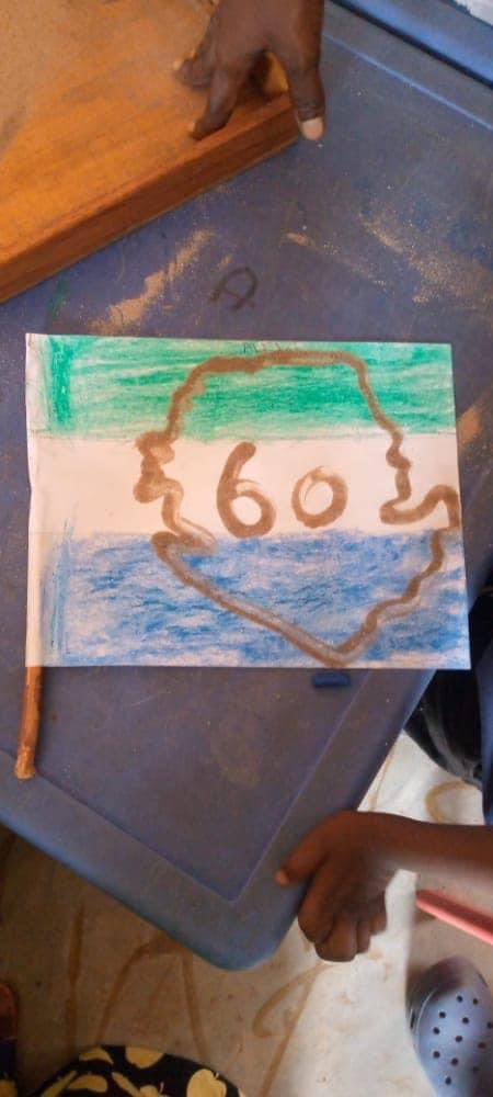 yakisawyerr's tweet image. To celebrate #SaloneAt60, our children at The #FCC #EarlyLearningAdventure, Congo Water designed the map of Sierra Leone. We are so very proud of our early learners!!

#FCCEarlyLearningAdventure
#TransformFreetown