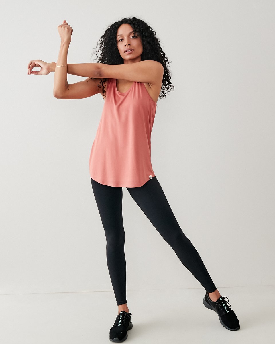 ROOTS's tweet photo. Workout (or don’t)—our activewear collection pairs sporty essentials with elevated basics that easily transition you from one destination to the next. https://t.co/HX8gHAxgIY
Tap our fleets to make your next move in style.
#Athleisure #JourneyCollection #ComfortIsOurNature https://t.co/89IeVbj32s