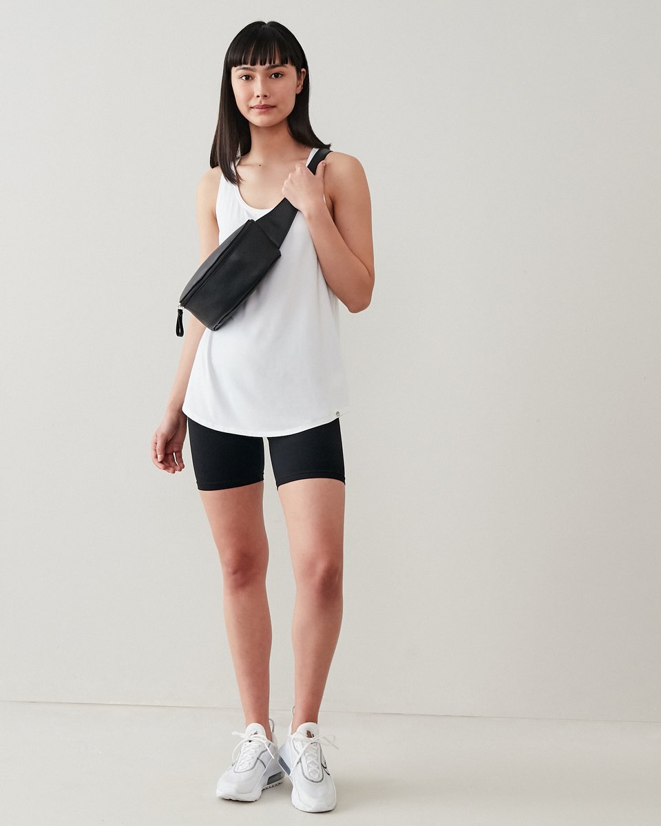 ROOTS's tweet photo. Workout (or don’t)—our activewear collection pairs sporty essentials with elevated basics that easily transition you from one destination to the next. https://t.co/HX8gHAxgIY
Tap our fleets to make your next move in style.
#Athleisure #JourneyCollection #ComfortIsOurNature https://t.co/89IeVbj32s