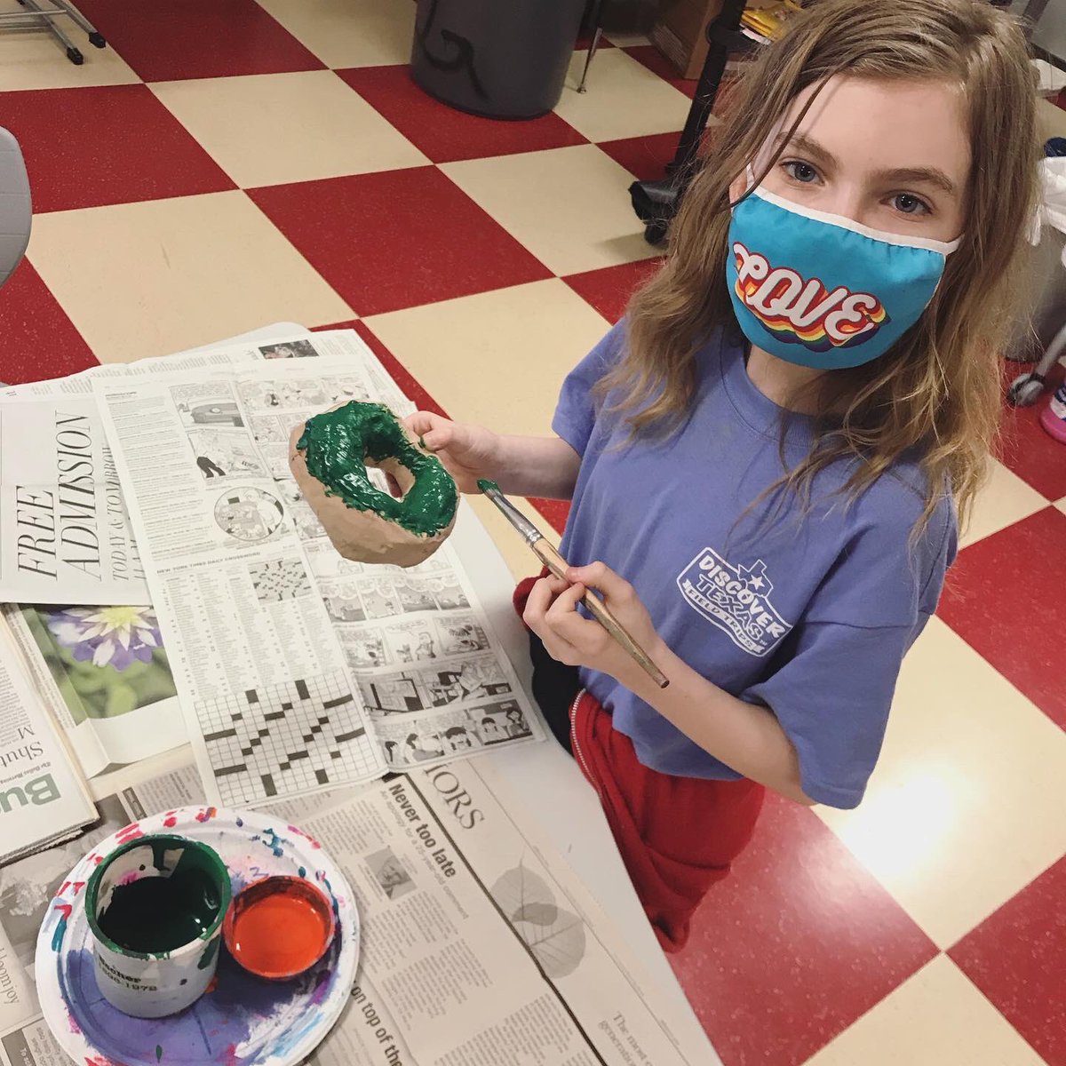 JAV_ARTISTS's tweet image. It’s donut painting season in the art room! 🍩 🎨 #misdproud @javitovskyelem