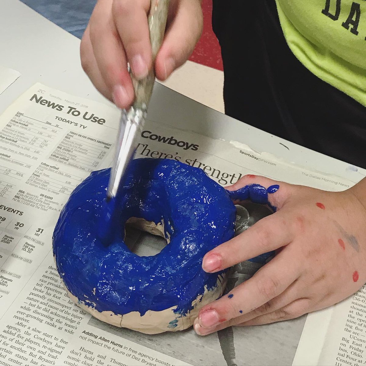 JAV_ARTISTS's tweet image. It’s donut painting season in the art room! 🍩 🎨 #misdproud @javitovskyelem