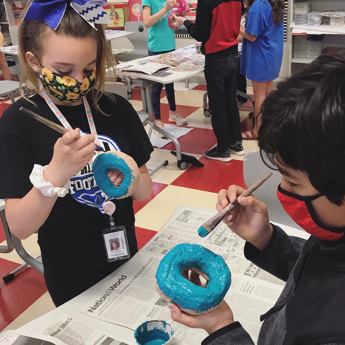 JAV_ARTISTS's tweet image. It’s donut painting season in the art room! 🍩 🎨 #misdproud @javitovskyelem