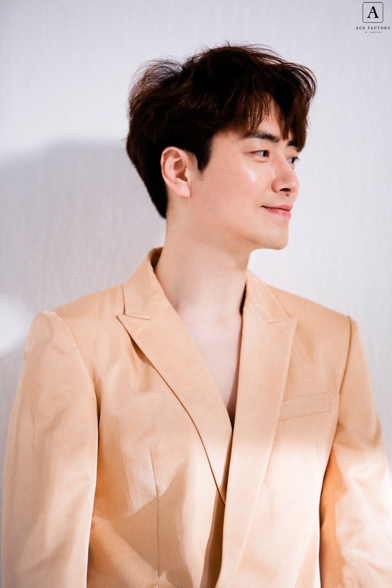 my favorite genre: no shirt, just jacket