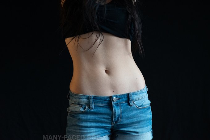 Nothing like good friends stretching for you 😍  This is a pull from a pretty old shoot with a good friend<a href="/tag/jeans"class="tags"><span>#jeans</span></a><a href="/tag/belly"class="tags"><span>#belly</span></a><a href="/tag/croptop"class="tags"><span>#croptop</span></a><a href="/tag/midriff"class="tags"><span>#midriff</span></a><a href="/tag/bellybutton"class="tags"><span>#bellybutton</span></a><a href="/tag/lowrise"class="tags"><span>#lowrise</span></a>