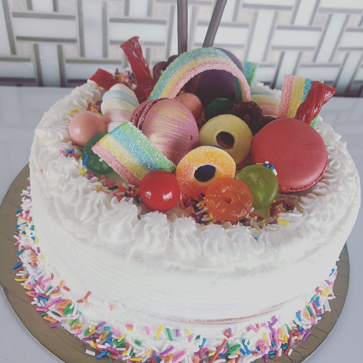 Does this cake bring you happiness! We call it our “Ca Va Bien ALLER” cake.  
Available to order Info@cafelattecino.com