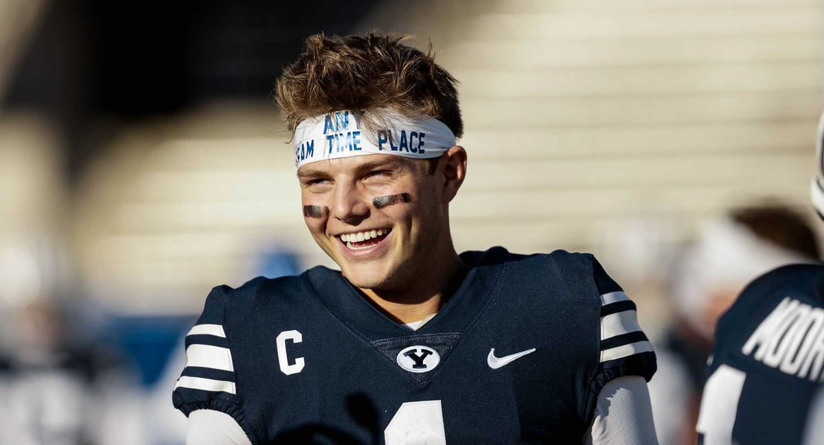 PFF_College's tweet photo. Career passing yards coming from screen passes

Trevor Lawrence - 1,758
Mac Jones - 918
...
Zach Wilson - 603
... 
Justin Fields - 206 https://t.co/ePvWylkhqa