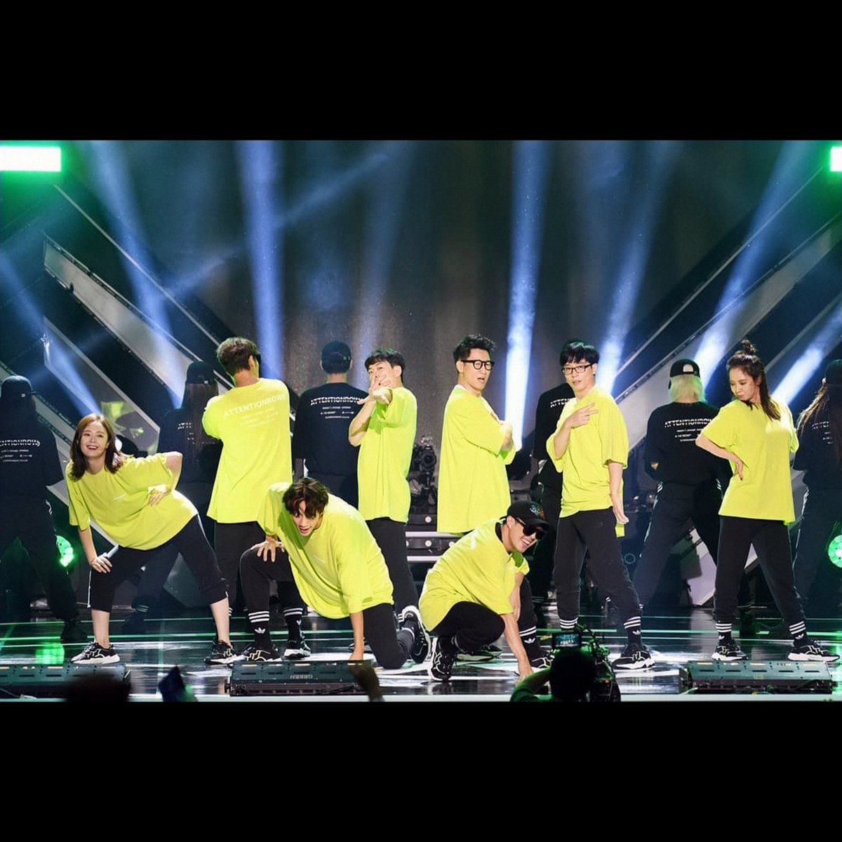 takeheartj's tweet photo. I'm so thankful sa Running Man members kasi sila yung naging takbuhan ko tuwing nalulungkot ako. Kahit anong episode ang iplay, solve na.
Thank you kasi kahit na nagka injury na kayo kinaya nyo pa rin for the past 11 years. And to all the staff and crew of RM. Mahal ko kayo! 💙 https://t.co/1ys00CJdi8