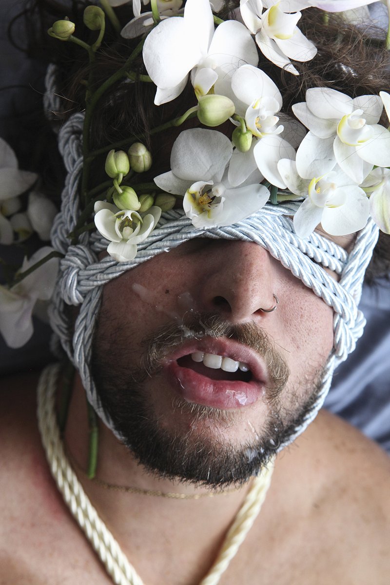 ¡Átame!: el arte shibari de Fabio Damotta (<a href="/damottafabio/">Damotta</a>). 

La obra del brasilero es una oda a la sumisión y al flujo de control que no se pierde: se presta bit.ly/3vpu77e