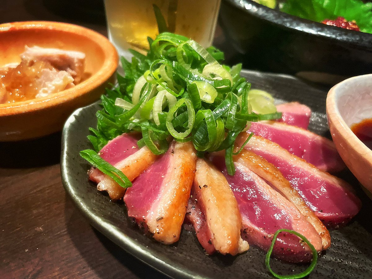 大伴ゆめ 大阪グルメライター 兵庫 塚口 まさや にて発生した鶏テロ事件の話 芦屋生まれの居酒屋 チェーンだけど安くて味良し 品数豊富なもんだから総括して通える具合のいい居酒屋さん 炭火焼鳥 鴨たたき 桜ユッケが推し ただでさえ生ビールは280円