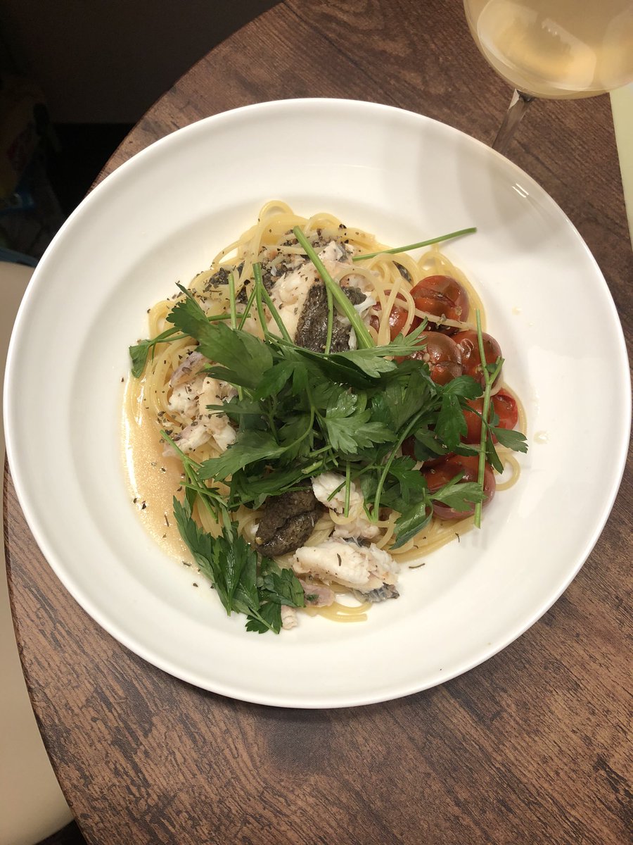back_wolf's tweet image. 久々に週末料理でストレス発散！
鯛のアクアパッツァ風パスタ！