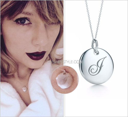 as we all know, taylor got the tiffany & co j necklace for her 27th and basically didn't take it off for 2 whole years. she recently wore it in the TGLAD spotify video, which was filmed in 2020.