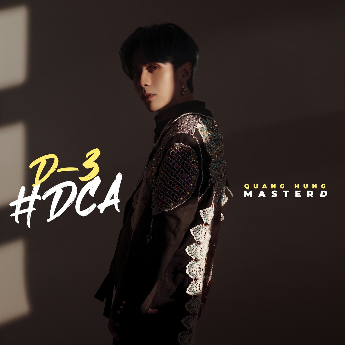[Teaser Photo] Countdown D-3 🔜 
Tên bài hát sẽ là...!?
23.4.2021 - 19:30 (ICT) 

#DCA #QuangHungMasterD