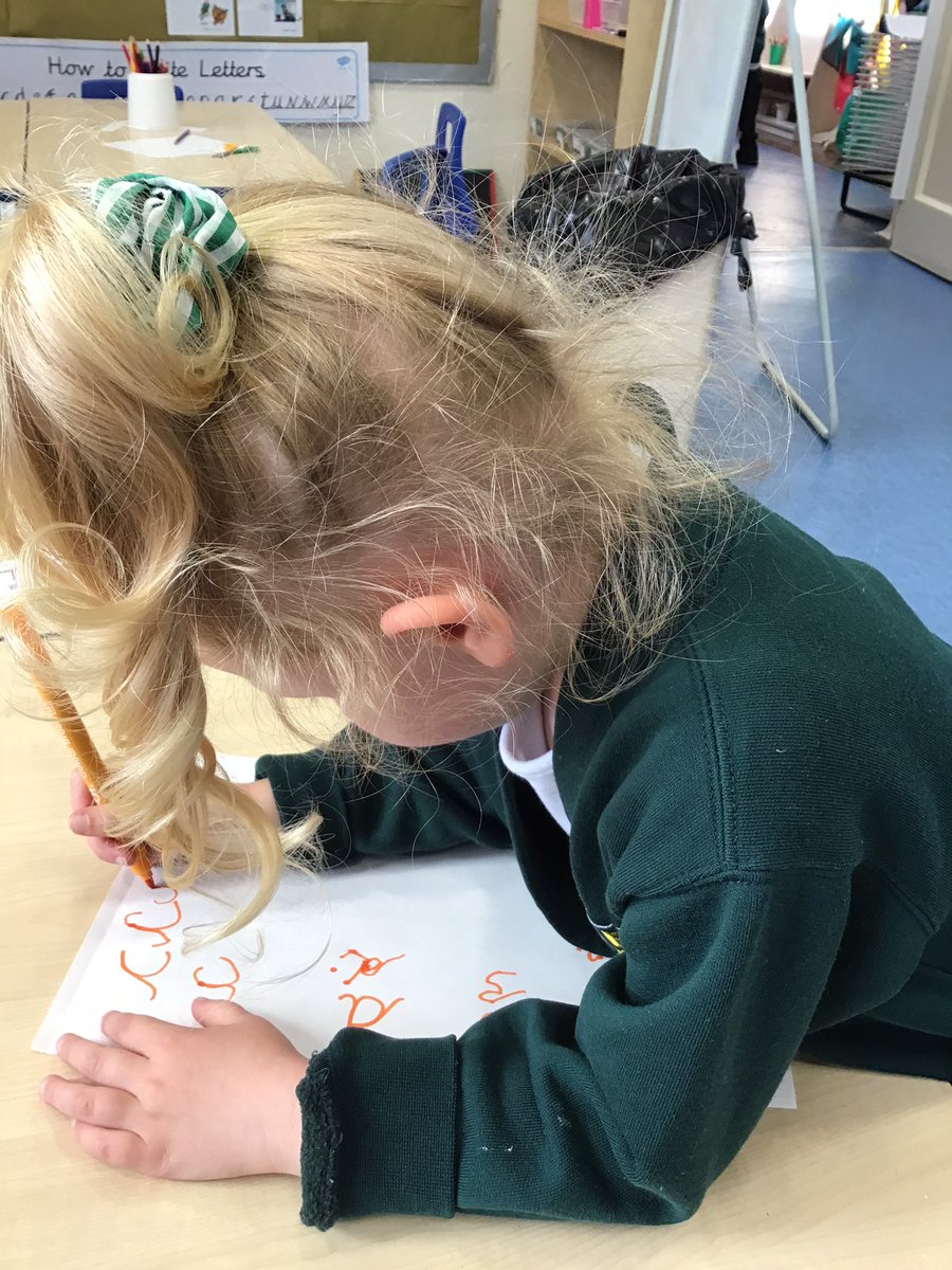 EpsTracie's tweet photo. Someoneβs very excited to be our Handwriter of the Day! Sheβs trying so hard to form her letters correctly, well done! βπ»#precursive #handwriting @EPSElton https://t.co/OI4jXPa1Ka