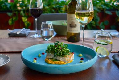 OlasAltasSuites's tweet photo. Disfruta de una deliciosa cena en #AzafranPV con deliciosos y creativos platillos de la cocina mediterránea con un toque moderno que ¡te va a encantar! https://t.co/FqSIZQFz2N