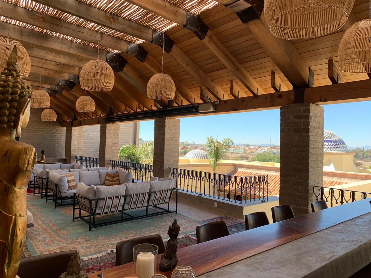 Hacienda Los Arcángeles tiene capacidad para realizar bodas de hasta 1000 personas, y también cuenta con área de bóvedas en donde caben 350 invitados.