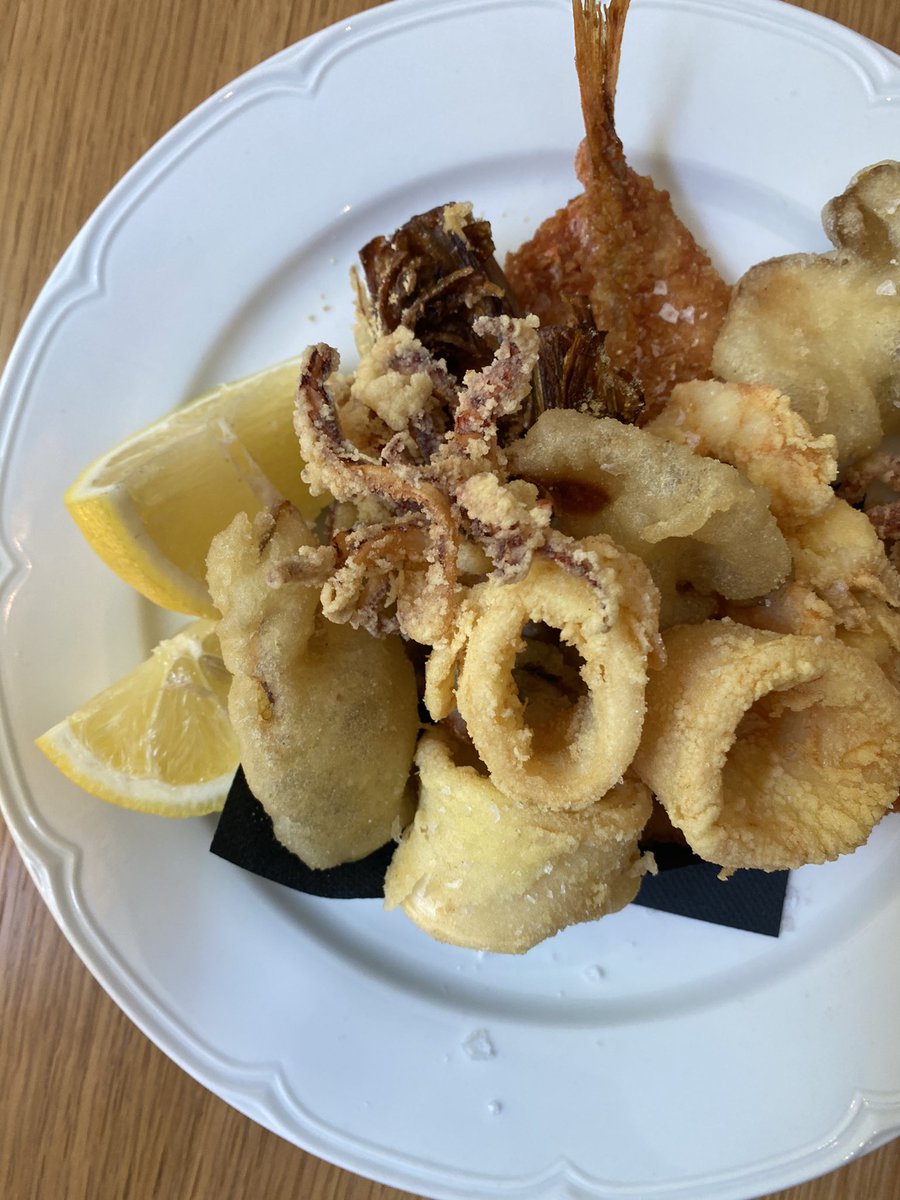 condedelamaza's tweet photo. Como de 13:00 a 16:00 no está el virus en los restoranes de Donostia, como en #DaFilippo de @elcordobesss @ameliarestauran. https://t.co/Bk2639tXBh