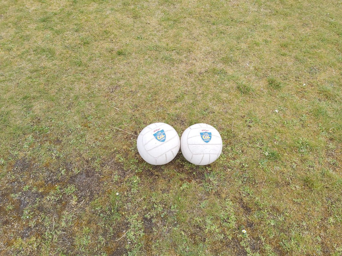 CGaelacha's tweet photo. 🚸 Lá deas ar Oileán Inis Oírr. Iontach a bheith ar ais le na páistí scoile arís, tar éis briseadh fada..... 🚸🏐🚸🏐 https://t.co/tWhdesf6Fe