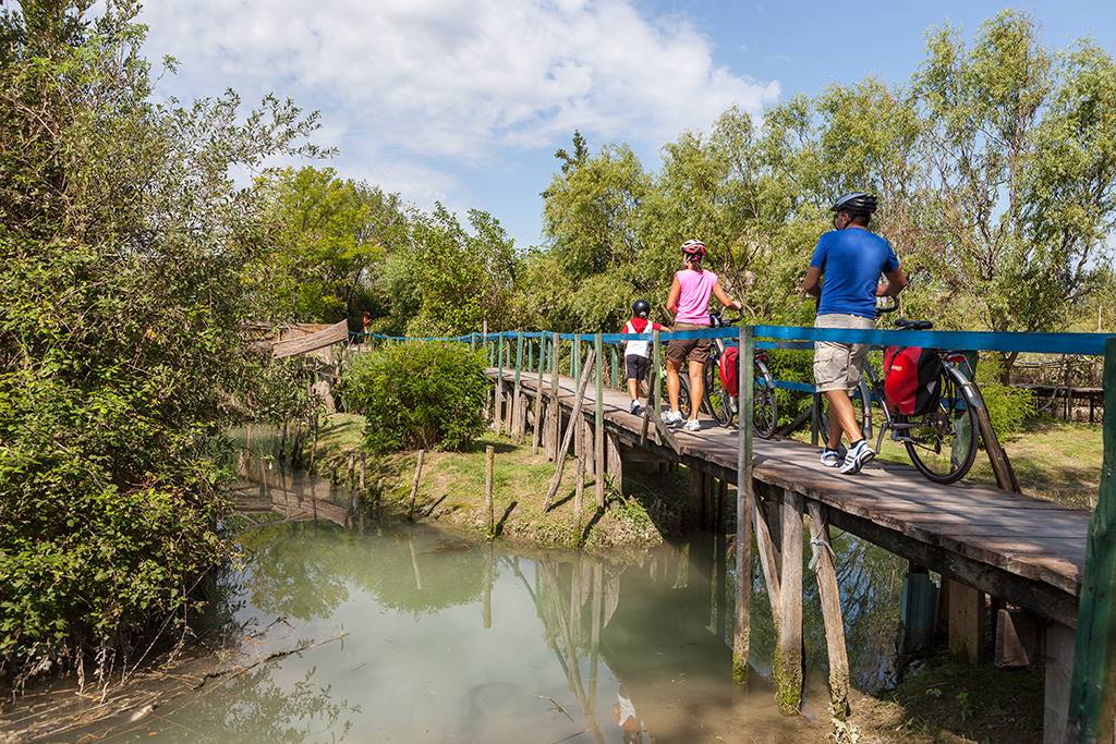 Da oggi via ai quattro incontri rivolti agli operatori locali della #veneziaorientale per costruire una rete diffusa di infopoint. Insieme a <a href="/RegioneVeneto/">Regione del Veneto</a> si parlerà di strategie turistiche, racconto del territorio, buone pratiche di accoglienza. #marketingterritoriale
Ph: VEGAL