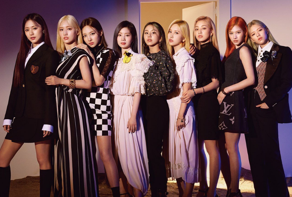 WORLDMUSICAWARD's tweet photo. #TWICE Announce They Will Perform #CryForMe on The #KellyClarksonShow On April 27 At 2pm ET, After Confirming Their Hugely Awaited Comeback In June!🎤2️⃣7️⃣🕑🔥👑👑👑👑👑👑👑👑👑💖 @JYPETWICE 
https://t.co/voIKiIjhMl https://t.co/wCjiMf9RCJ