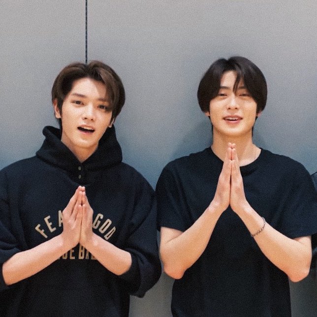 210420 🖤

#재툥 #JAEYONG