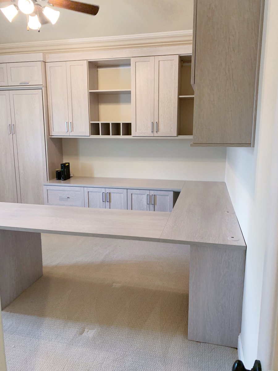 CalClosetsDFW's tweet image. This home office is fully equipped with all the necessities to get all your work completed. It also features our  Twin size Slow Motion Wall bed. Not only can you have a productive day, you can also get some rest too! 

Designed by Angela Johnson 

#homeoffice #slowmotionwallbed