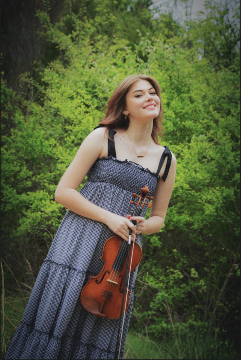 LHS_Orchestra's tweet photo. Madelyn plans to attend UTA and get her undergrad in biology! Her favorite orchestra memory was the lock-in of 2020 and getting to play awesome music with awesome people. Her parting words are, "Be unapologetically you, and don't let ANYTHING stop you from achieving your dream". https://t.co/WyDBwjRu1Q
