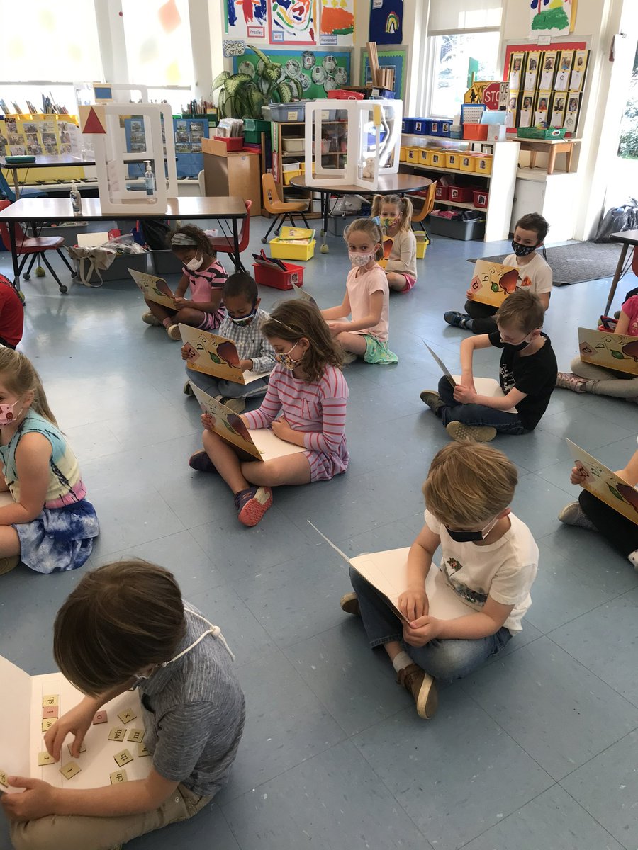 OG870Leaders's tweet photo. Fundations in action in Kindergarten and the learning is magical! We’re watching readers grow every day! @DrJones_GPS @GPSDistrict @MJDAmico_GPS #OGSBetterTogether #ProudPrincipal https://t.co/VVBaieLbmi