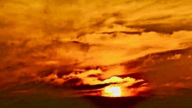 TaylorMgt's tweet photo. The most beautiful spring sunrises and sunsets sent in by our TMC residents!! 🌅🌄🌇 

#taylormanagement #managementcompany #TMCfrontporchproject #spring #sunrise #sunsets https://t.co/vZqAky4lTX