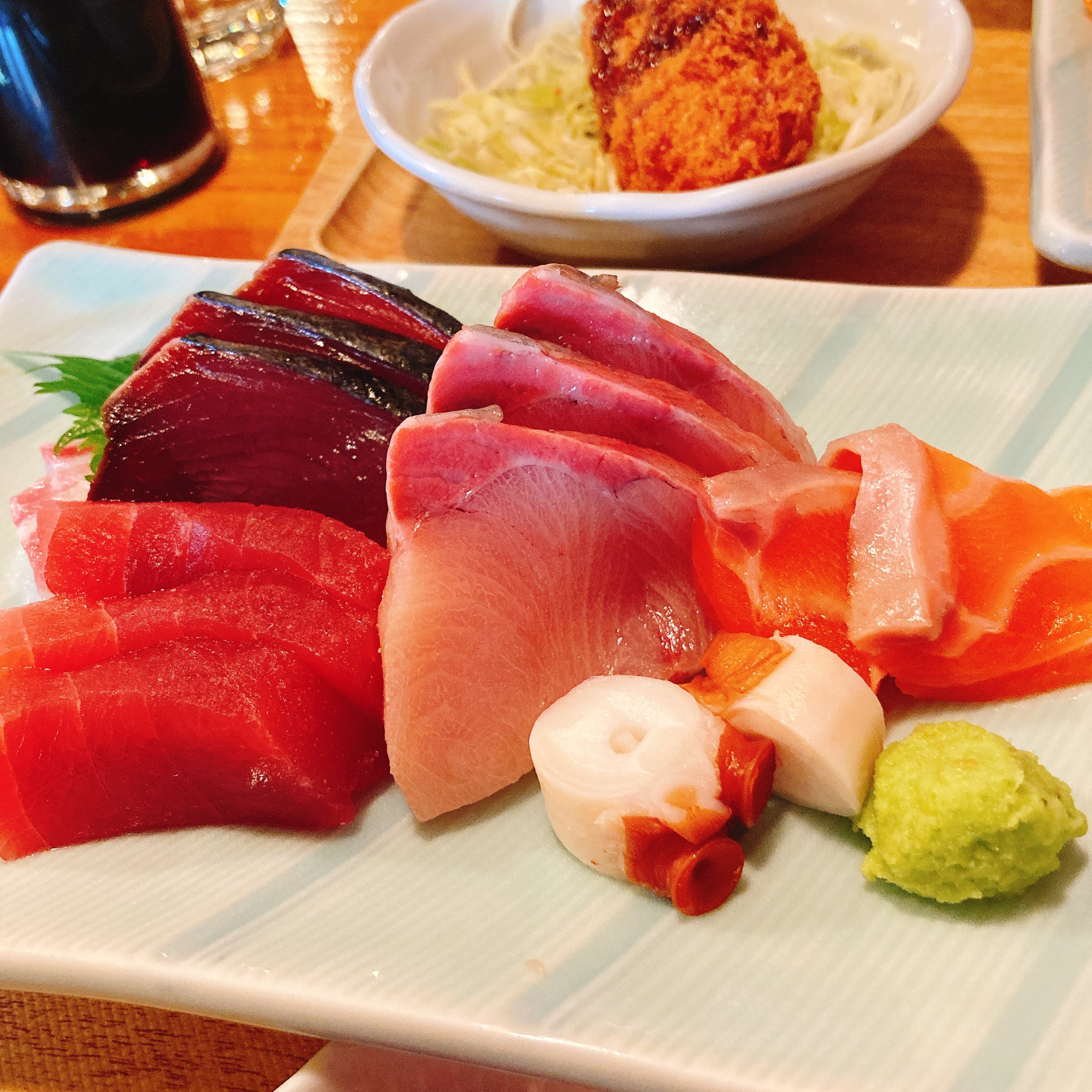 高梨 この間 上司にご馳走してもらった やっぱり 和食 最高 いろんな味が楽しめるのが 和食の良いところだよね 魚金 ランチ 刺身 コロッケ 美味しい T Co Xlhp5nay7f Twitter
